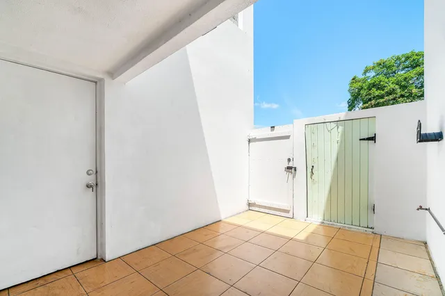 $235,000 | 5090 Elmhurst Road, Unit E, West Palm Beach, FL 33417