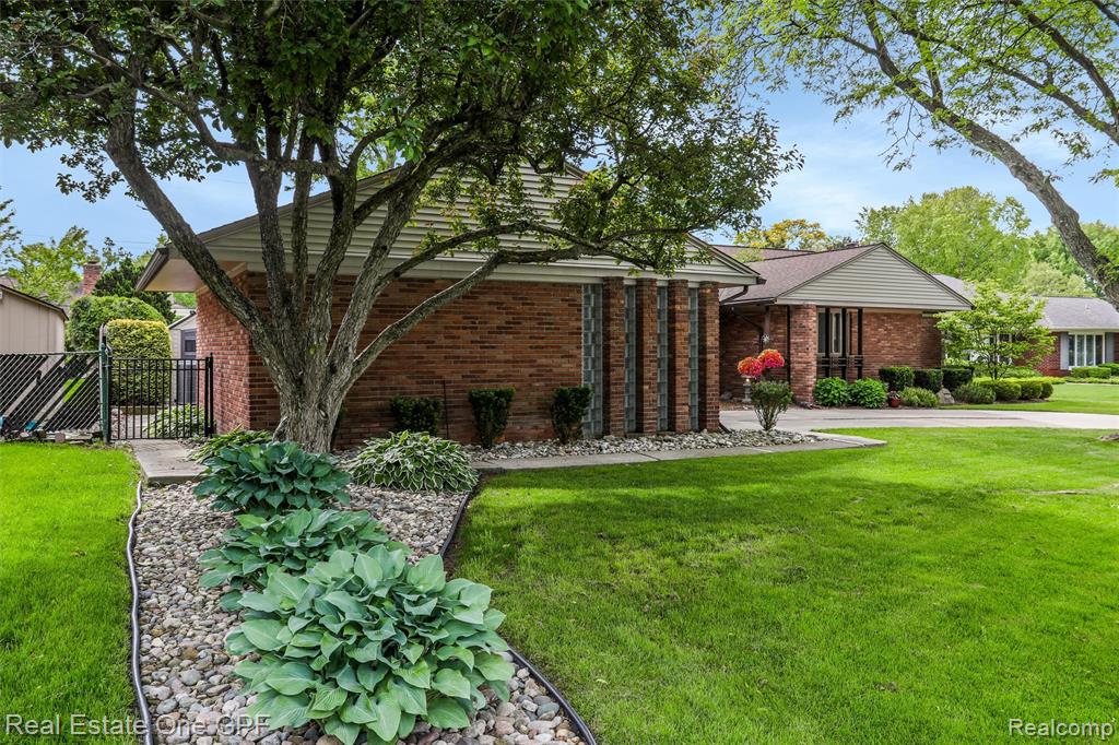 439 Barclay Road Grosse Pointe Farms, MI 48236 - Photo 6 of 47