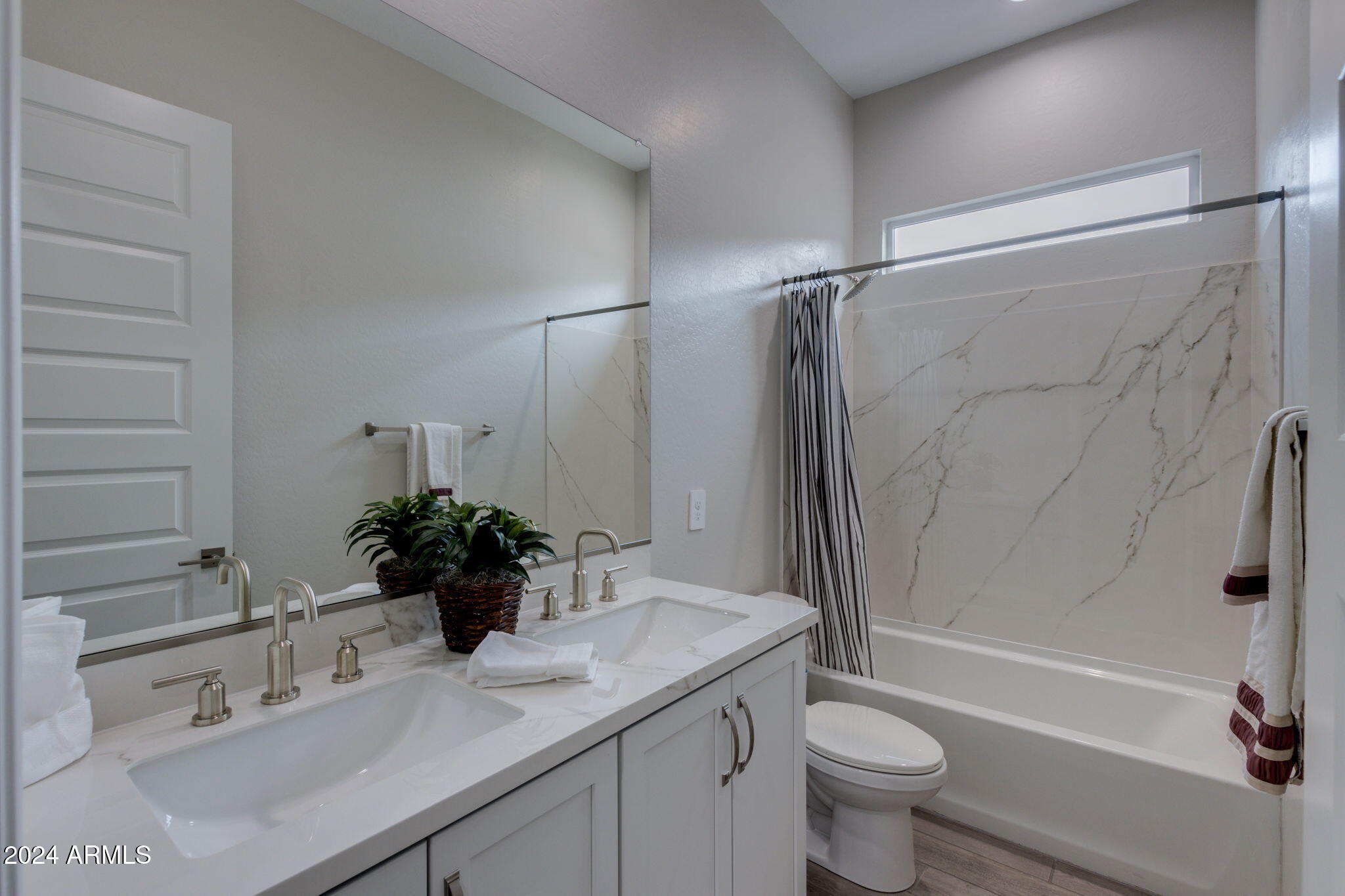 10476 West Harmony Lane Peoria, AZ 85382 - Photo 15 of 41 15-web-or-mls-10476 w harmony ln -15