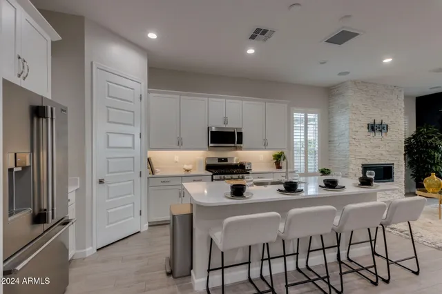 $3,000 | 10476 West Harmony Lane, Peoria, AZ 85382