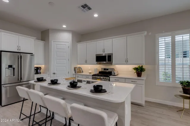 $3,000 | 10476 West Harmony Lane, Peoria, AZ 85382