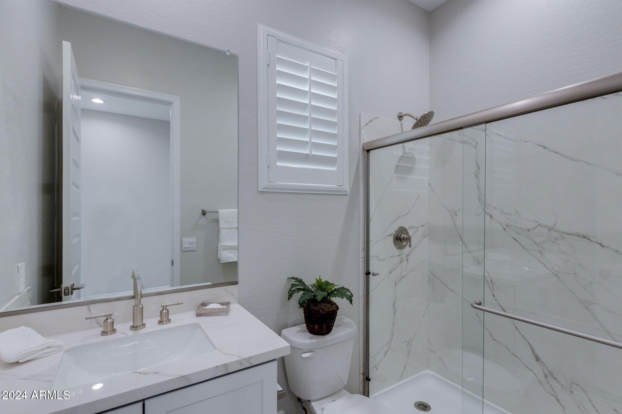 10476 West Harmony Lane Peoria, AZ 85382 - Photo 8 of 41 8-web-or-mls-10476 w harmony ln -8