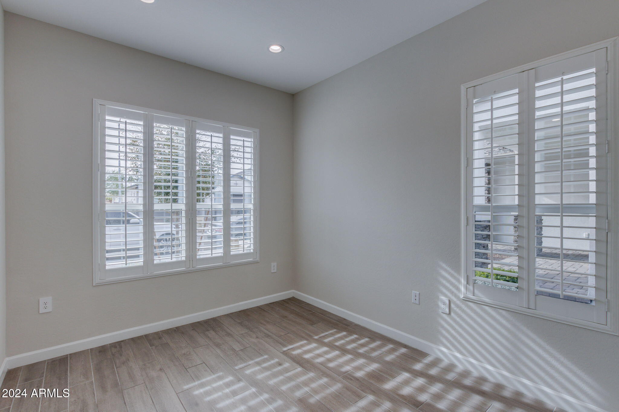 10476 West Harmony Lane Peoria, AZ 85382 - Photo 9 of 41 9-web-or-mls-10476 w harmony ln -9