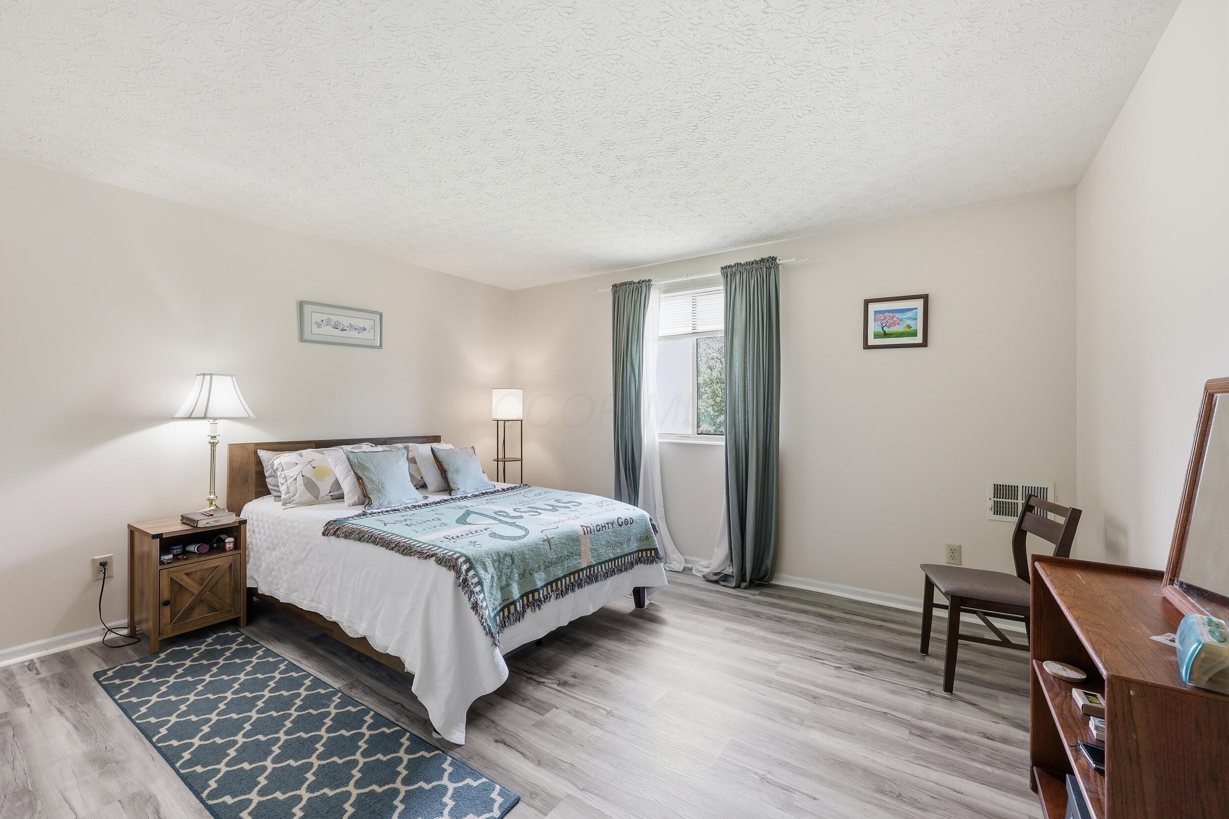 5885 Beechcroft Road, Unit 302 Columbus, OH 43229 - Photo 9 of 24 11_072a6525