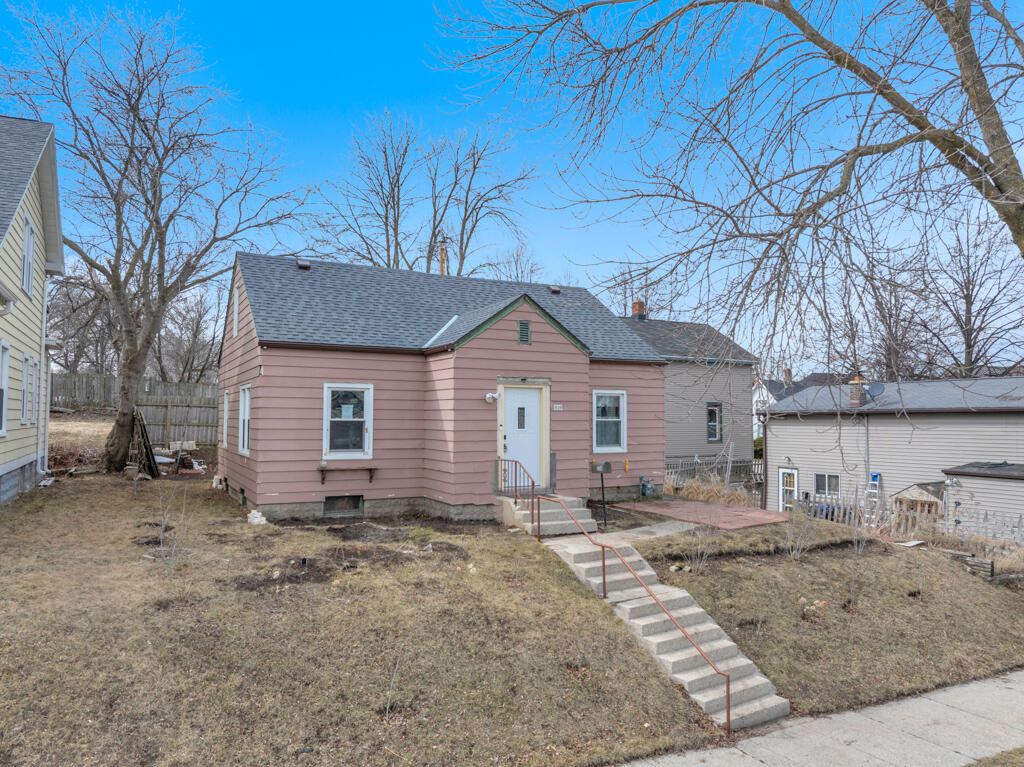 526 North 13th Street Sheboygan, WI 53081 - Photo 1 of 31 Welcome Home!