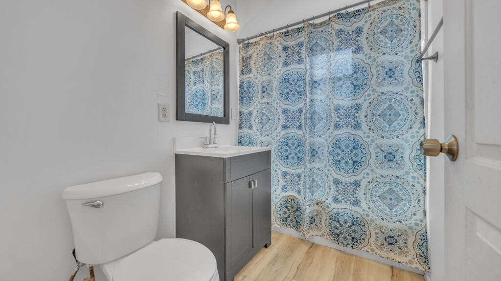 526 North 13th Street Sheboygan, WI 53081 - Photo 11 of 31 Full Bath on Main