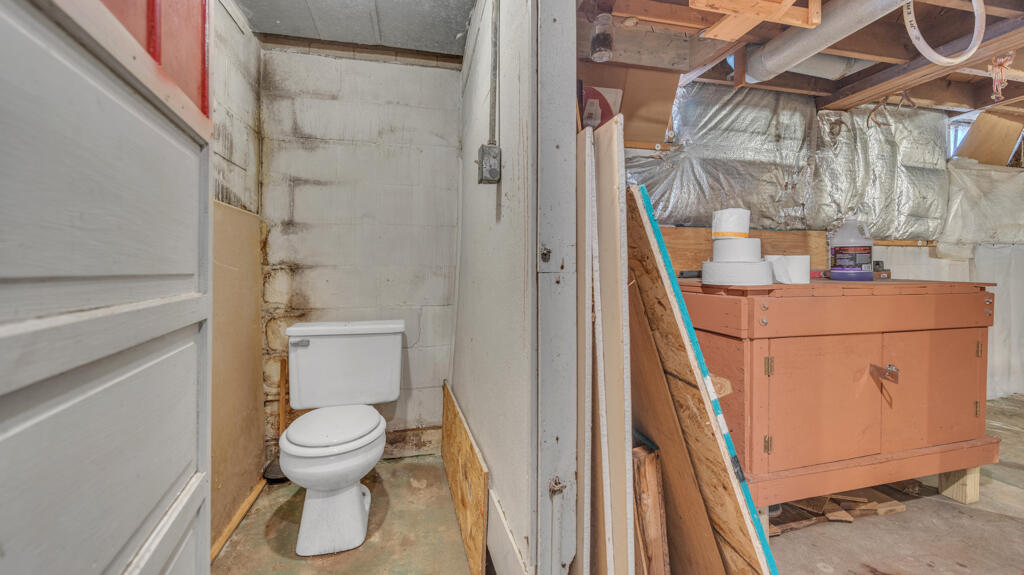526 North 13th Street Sheboygan, WI 53081 - Photo 19 of 31 LL Half Bath