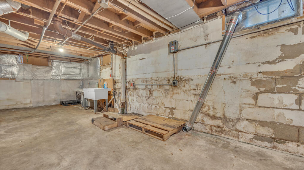 526 North 13th Street Sheboygan, WI 53081 - Photo 20 of 31 LL Basement/ Laundry Area