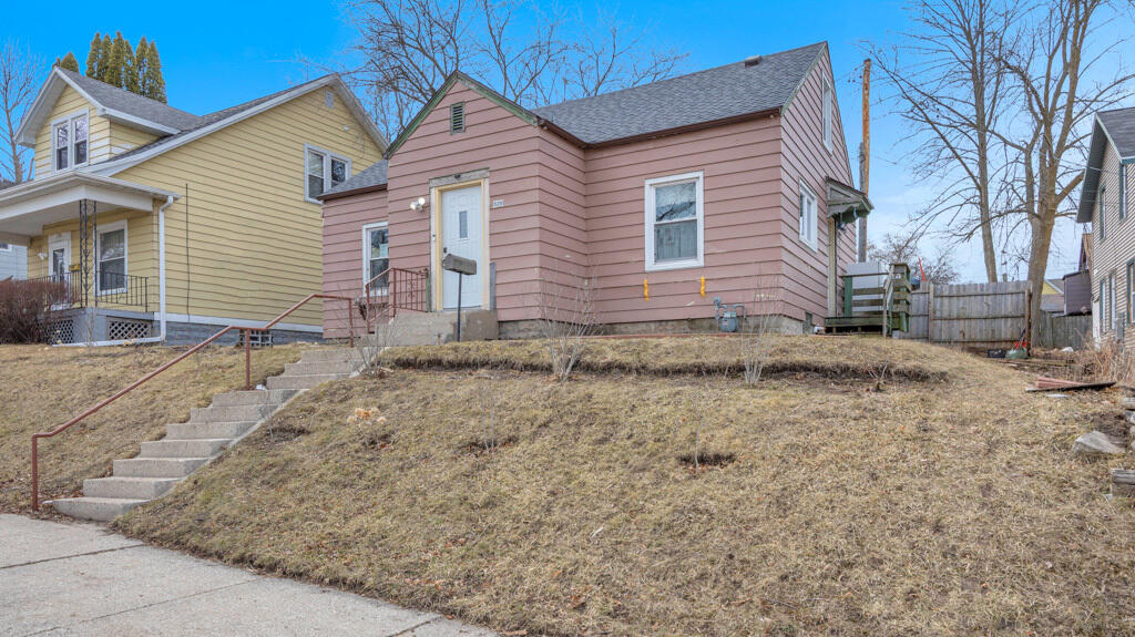 526 North 13th Street Sheboygan, WI 53081 - Photo 21 of 31 Front Yard