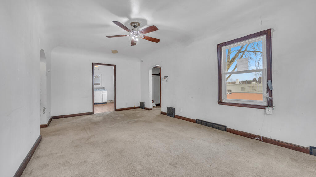 526 North 13th Street Sheboygan, WI 53081 - Photo 4 of 31 Living Room