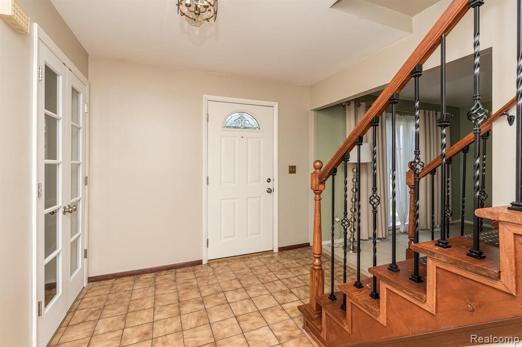 2802 Sandhurst Rochester Hills, MI 48307 - Photo 13 of 24