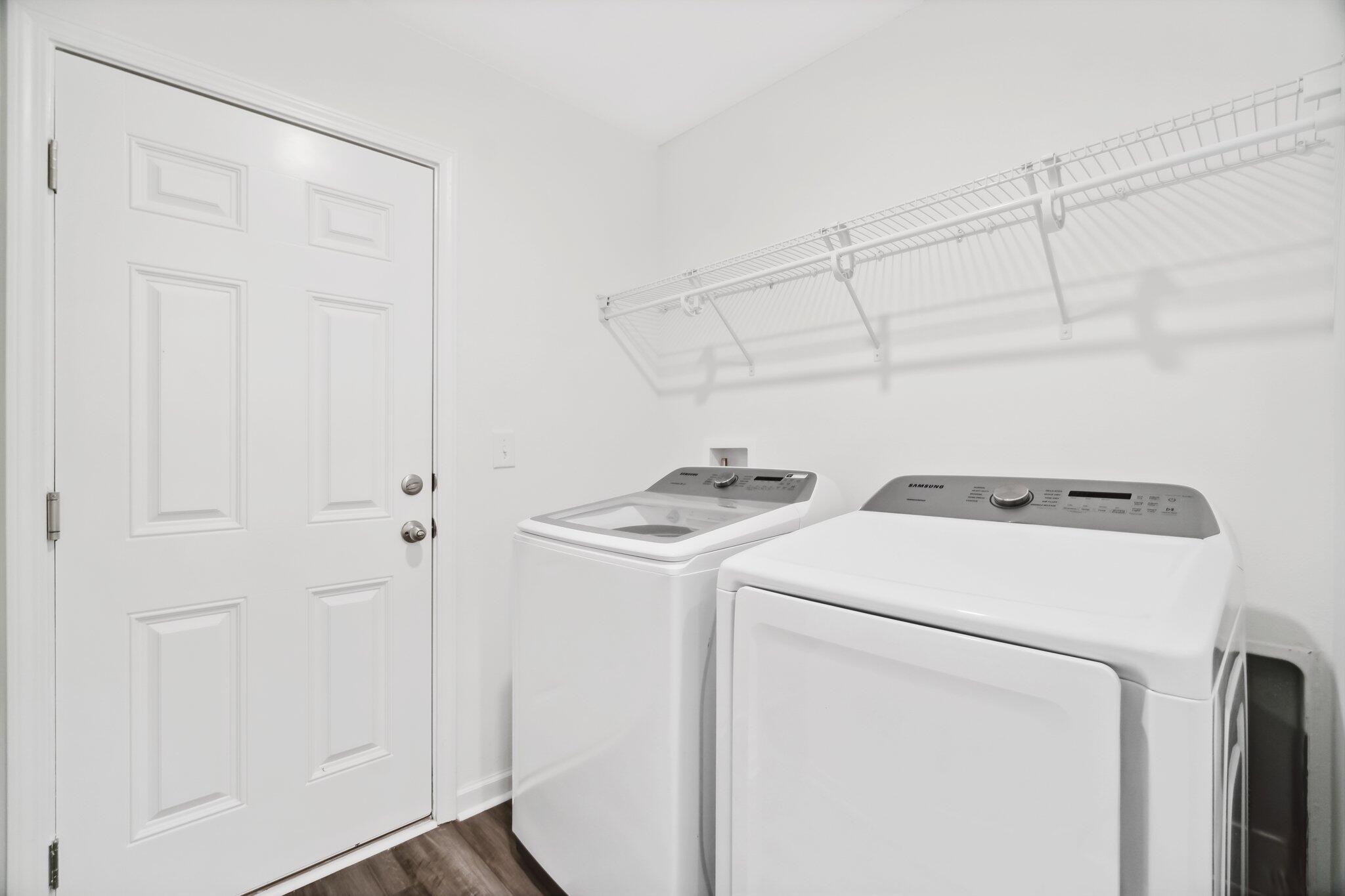 720 Riverwalk Circle Freeport, FL 32439 - Photo 10 of 34 a utility room with dryer and washer