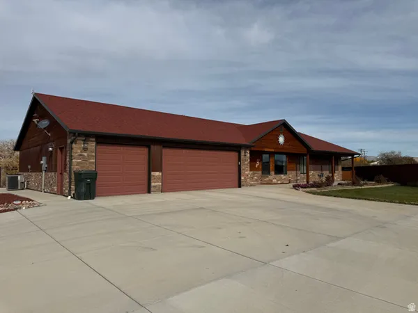 $968,000 | 1535 East 500th S Green River South, Green River, UT 84525