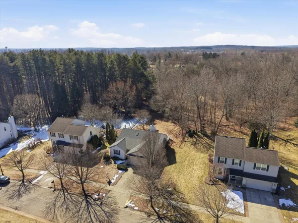 $350,000 | 3422 Herrington Drive, Holly, MI 48442