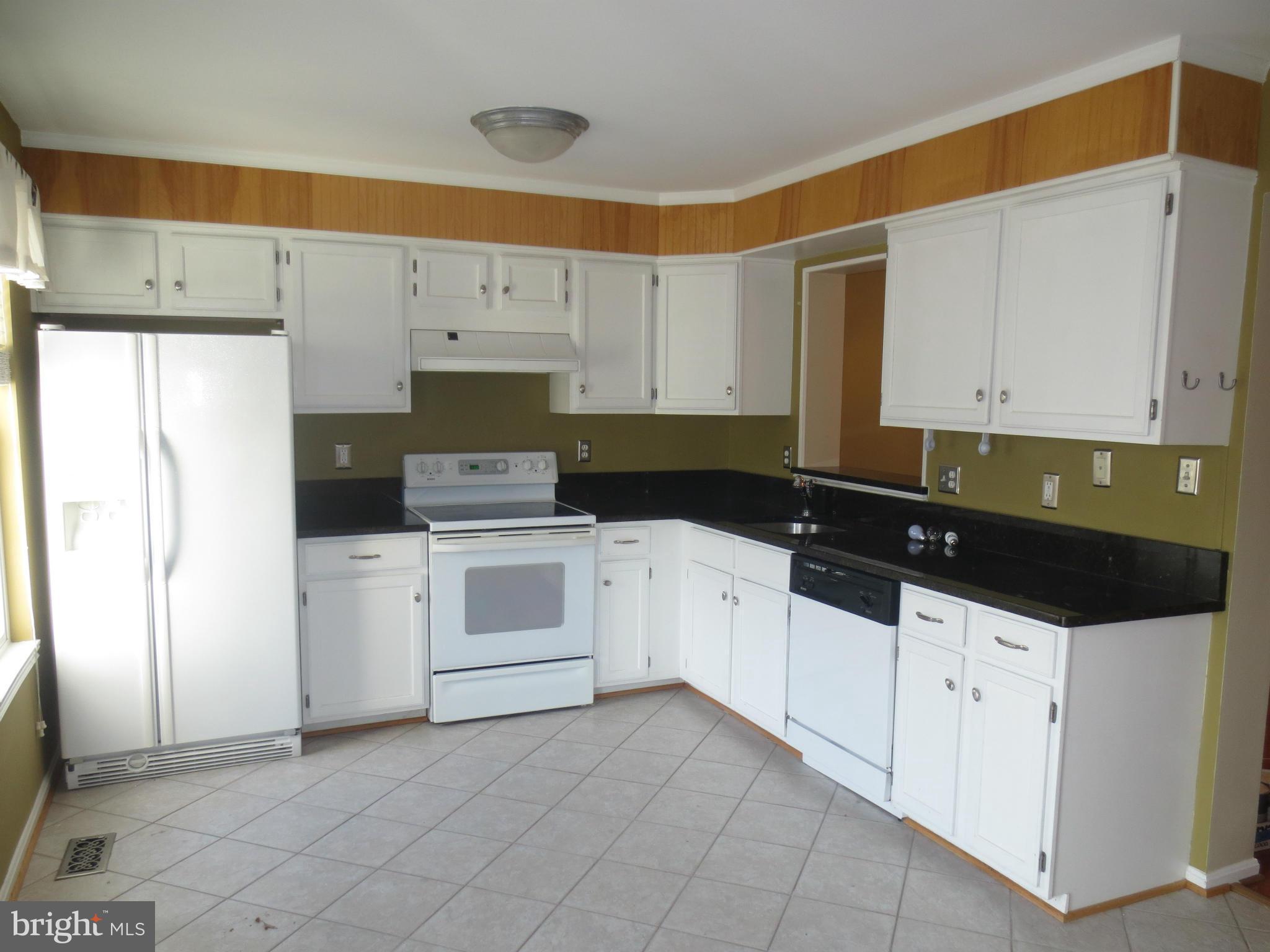 43550 Blacksmith Square Ashburn, VA 20147 - Photo 5 of 26 Kitchen