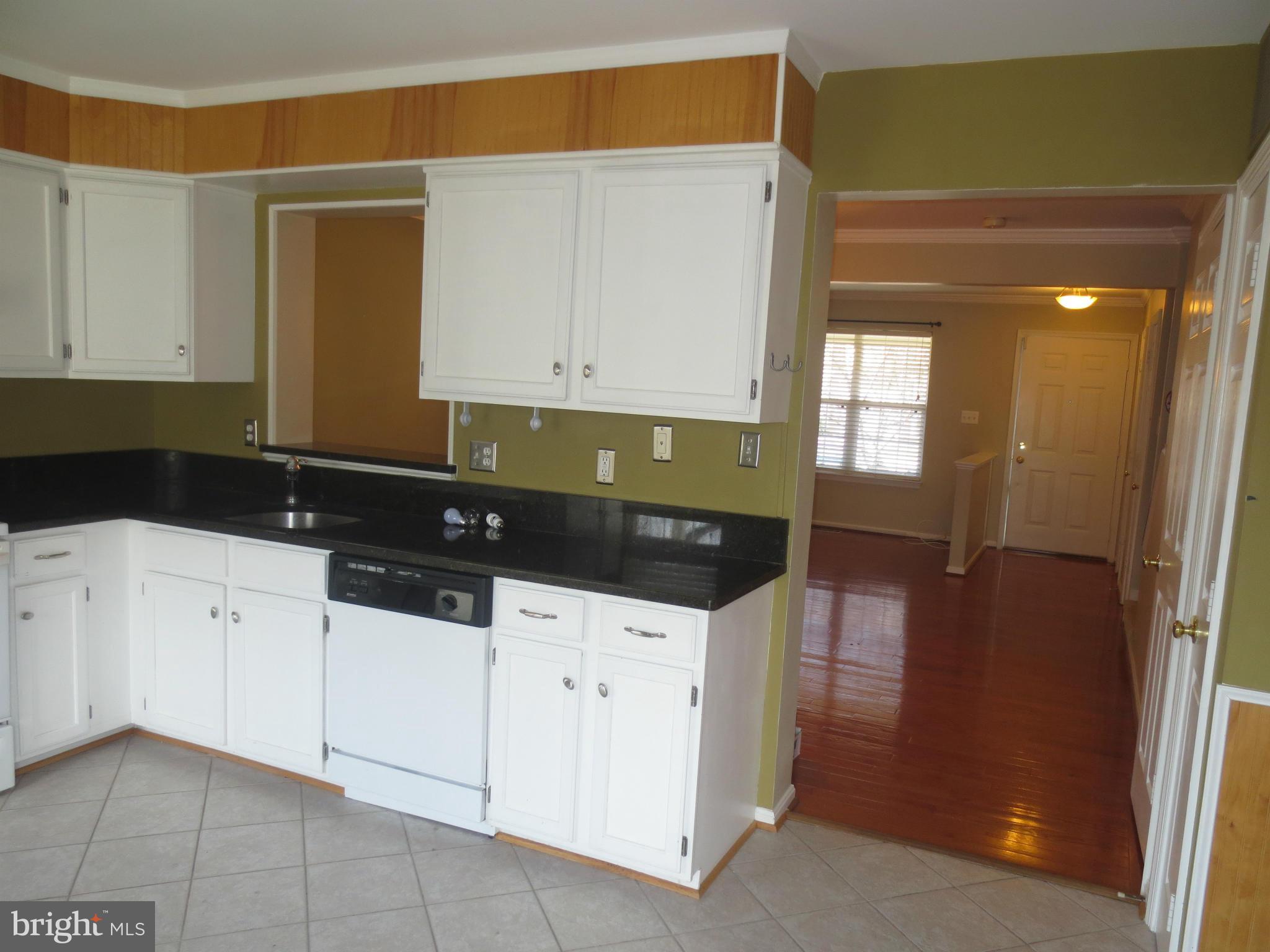 43550 Blacksmith Square Ashburn, VA 20147 - Photo 6 of 26 Kitchen