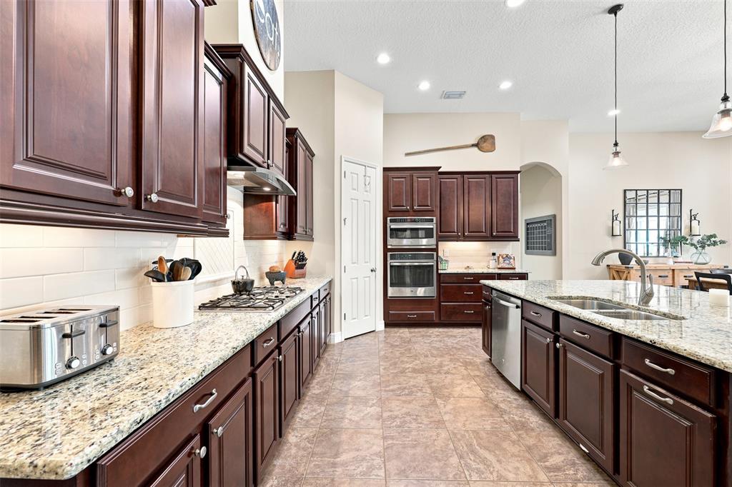 15512 Mossy Ridge Lane Lithia, FL 33547 - Photo 11 of 59