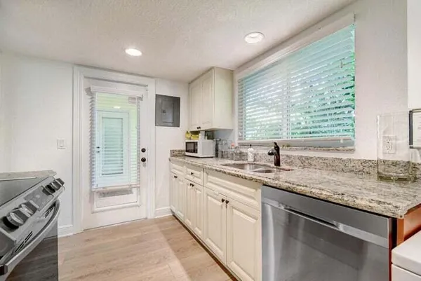 $3,495 | 45 Southeast 7th Avenue, Unit 8, Delray Beach, FL 33483