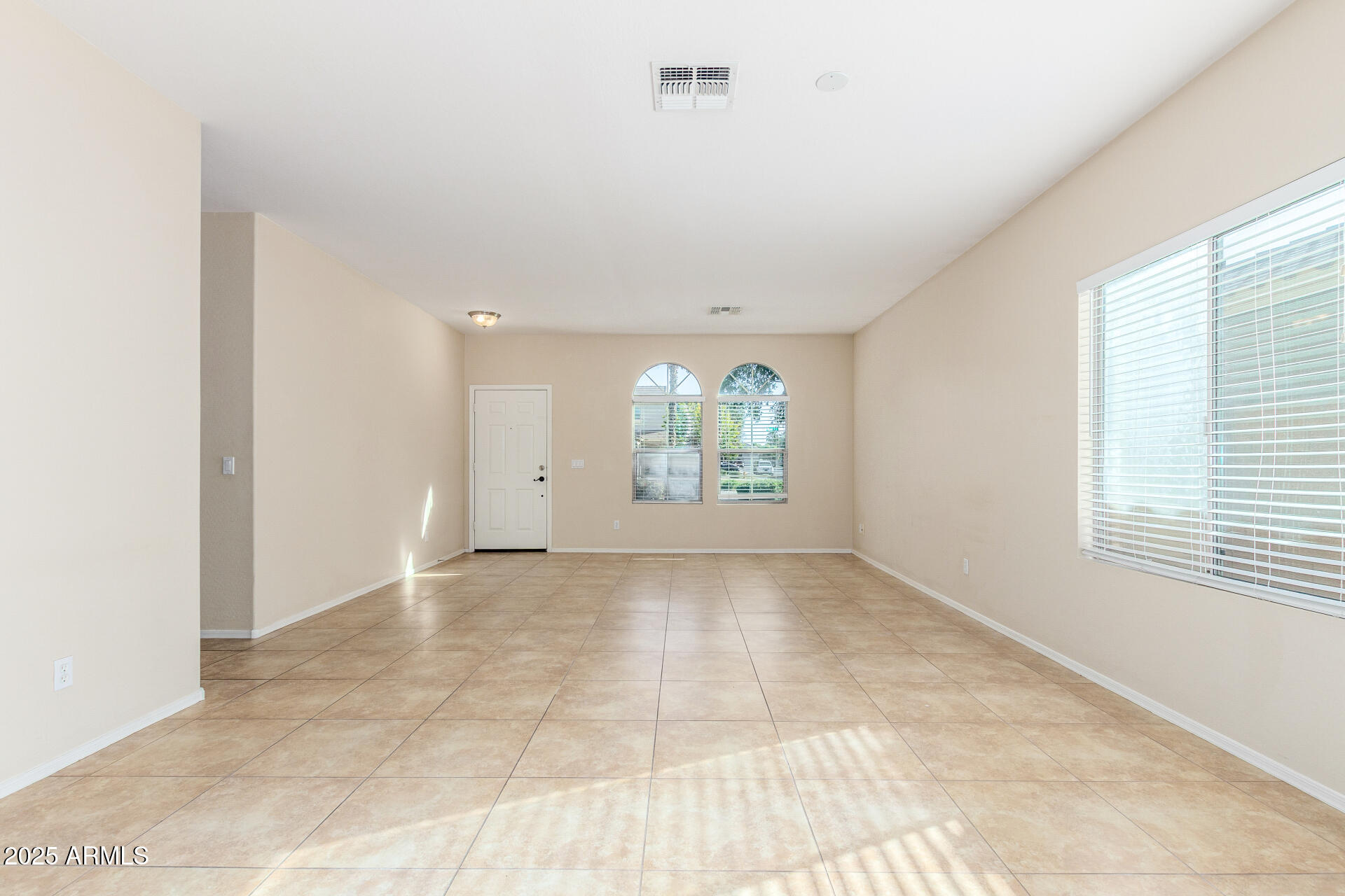 4480 South Marble Street Gilbert, AZ 85297 - Photo 5 of 26 an empty room with windows