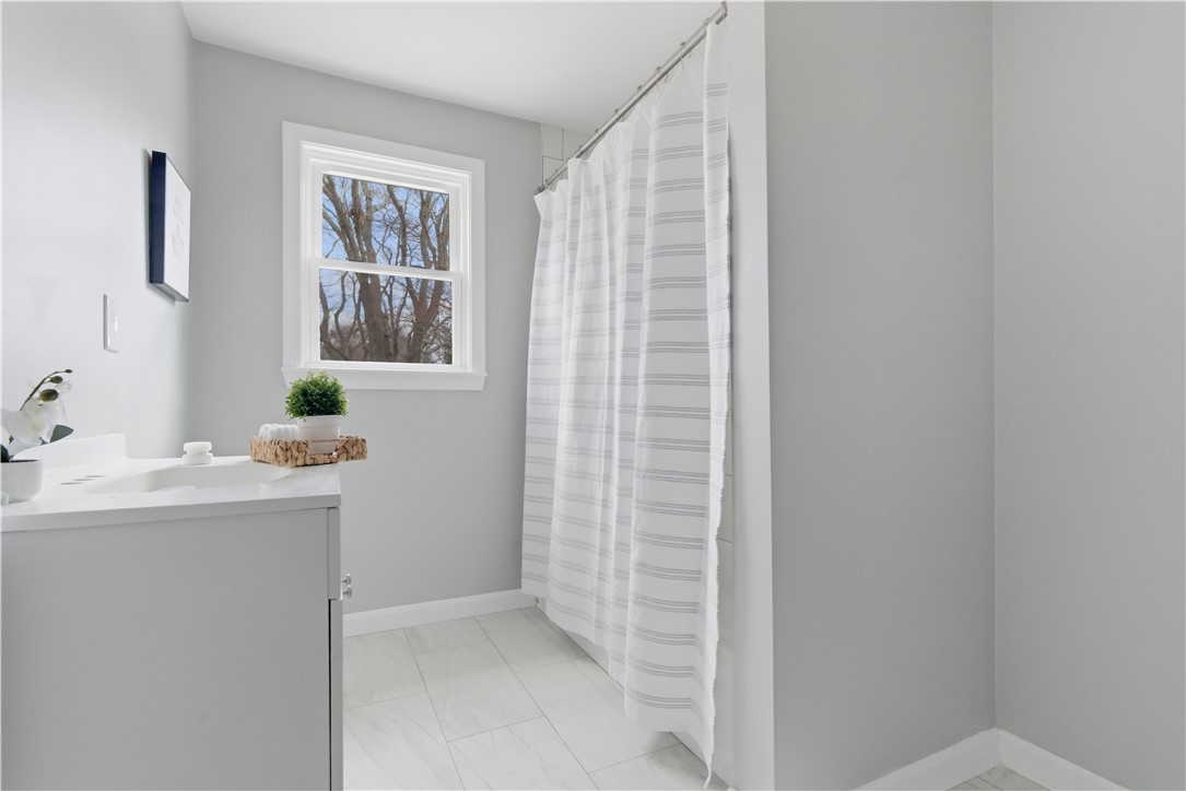 63 Indian Road East Providence, RI 02915 - Photo 8 of 22