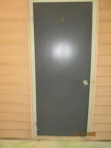 en view of an empty room