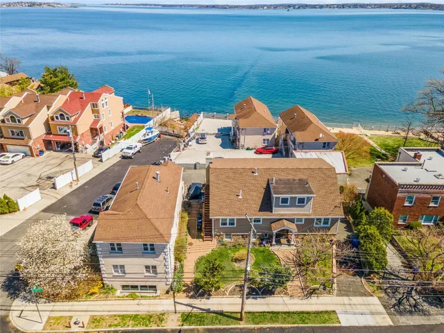 $1,425,000 | 258 Longstreet Avenue | Throgs Neck