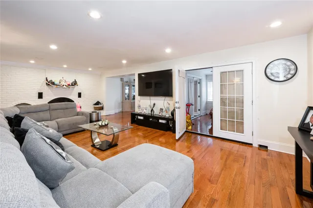 $1,425,000 | 258 Longstreet Avenue | Throgs Neck