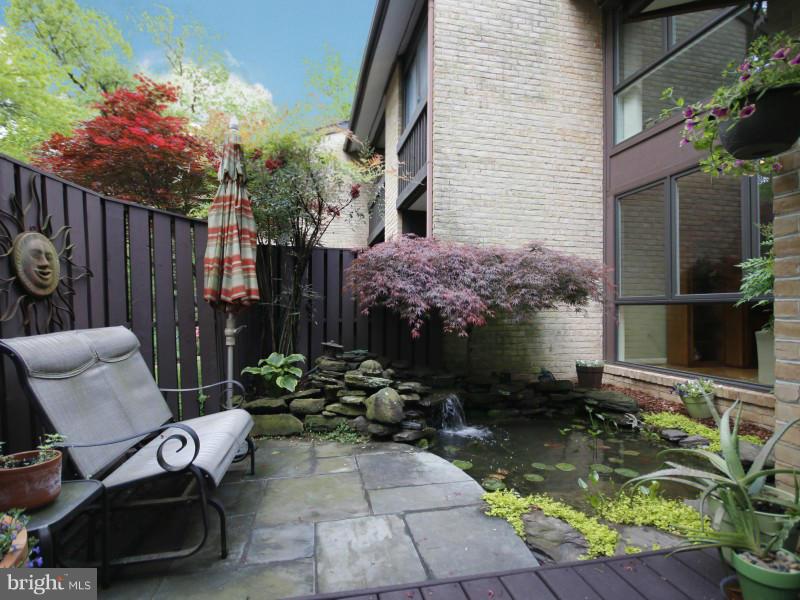 2021 Lakebreeze Way Reston, VA 20191 - Photo 2 of 22 Exterior (General)