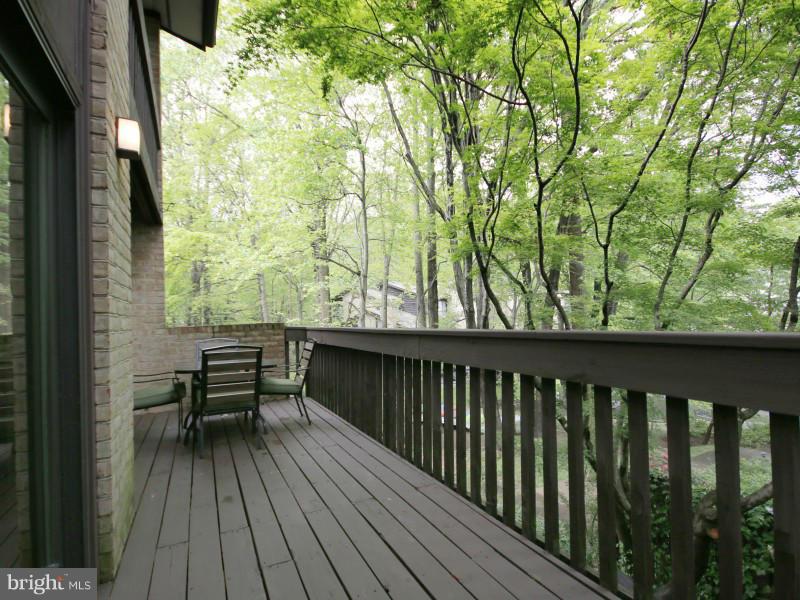 2021 Lakebreeze Way Reston, VA 20191 - Photo 11 of 22 Exterior (General)