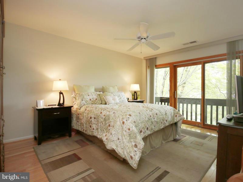 2021 Lakebreeze Way Reston, VA 20191 - Photo 13 of 22 Bedroom