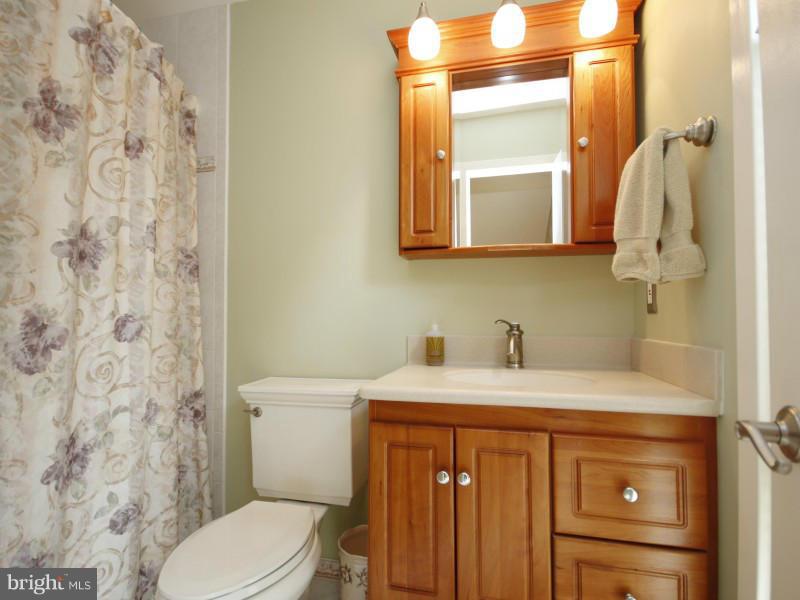 2021 Lakebreeze Way Reston, VA 20191 - Photo 17 of 22 Bath