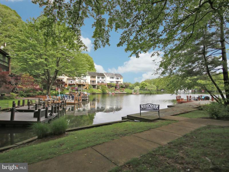 2021 Lakebreeze Way Reston, VA 20191 - Photo 20 of 22 Exterior (General)