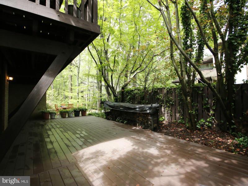 2021 Lakebreeze Way Reston, VA 20191 - Photo 21 of 22 Exterior (General)