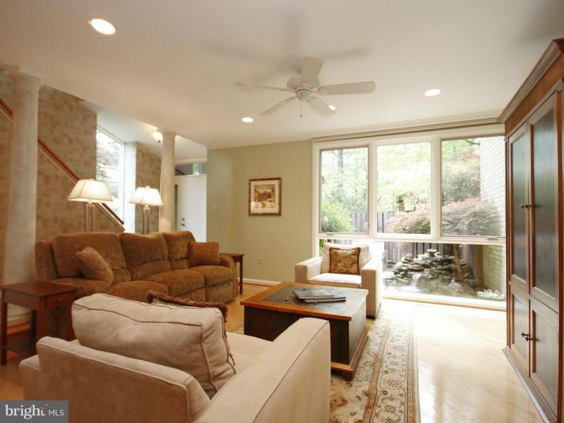 2021 Lakebreeze Way Reston, VA 20191 - Photo 6 of 22 Living Room