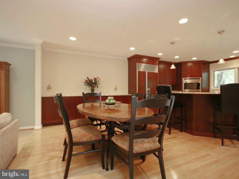 2021 Lakebreeze Way Reston, VA 20191 - Photo 7 of 22 Dining Room