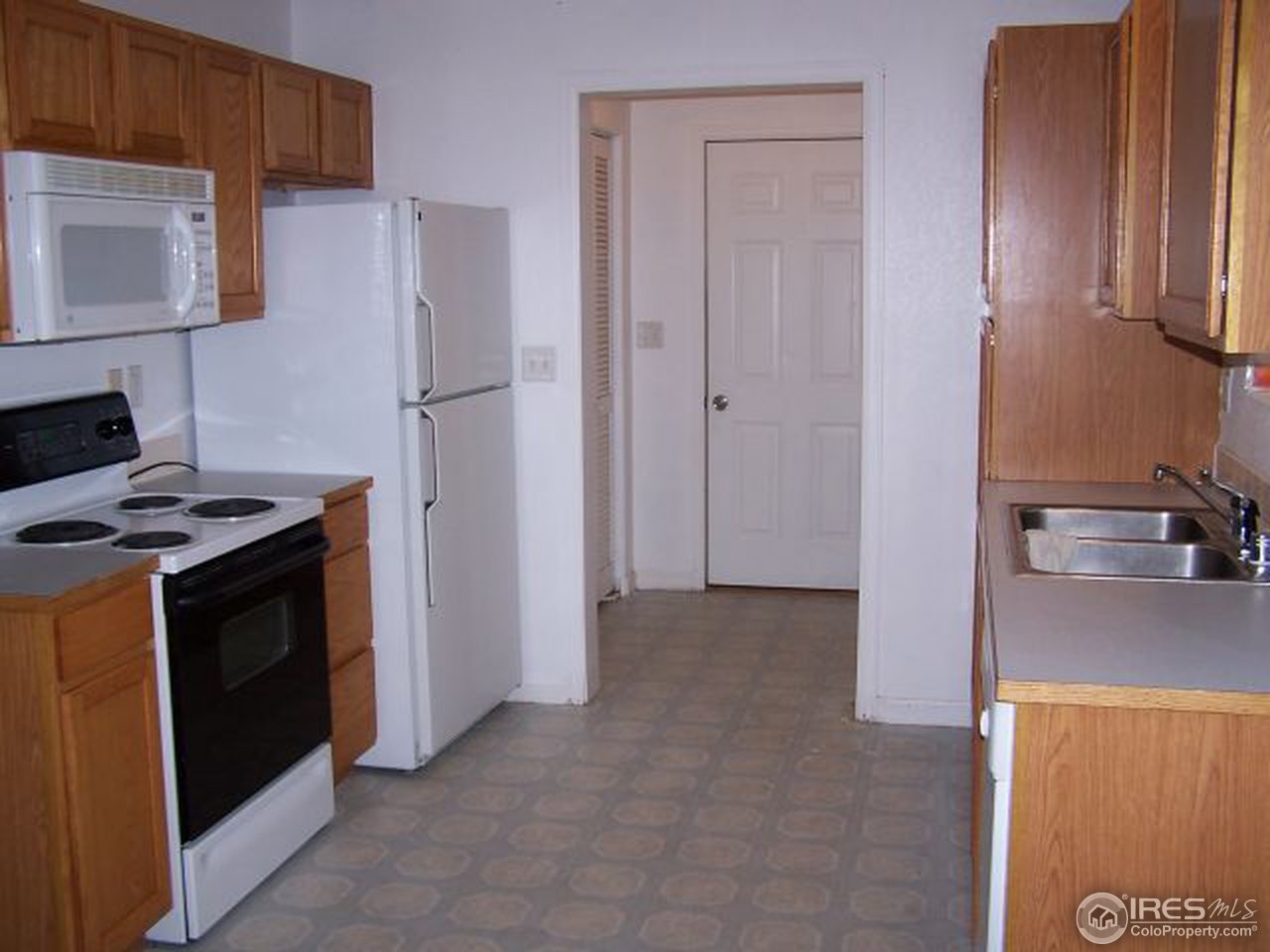 3801 Riverside Parkway Evans, CO 80620 - Photo 2 of 13 kitchen