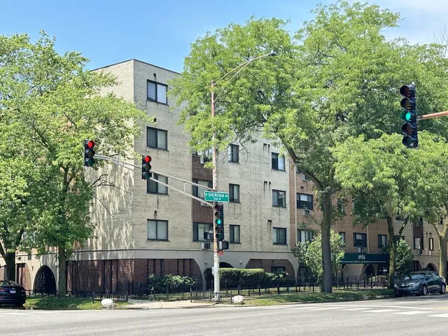 $1,200 | 6954 North Sheridan Road, Unit 312, Chicago, IL 60626