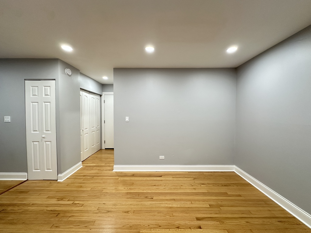 6954 North Sheridan Road, Unit 312 Chicago, IL 60626 - Photo 14 of 21 a view of room and wooden floor