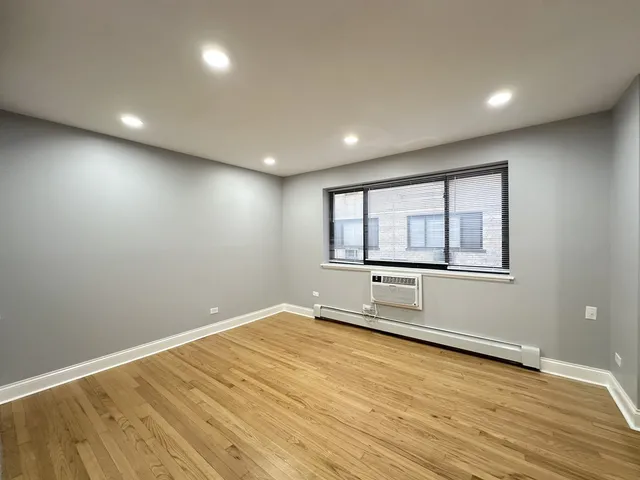 $1,200 | 6954 North Sheridan Road, Unit 312, Chicago, IL 60626