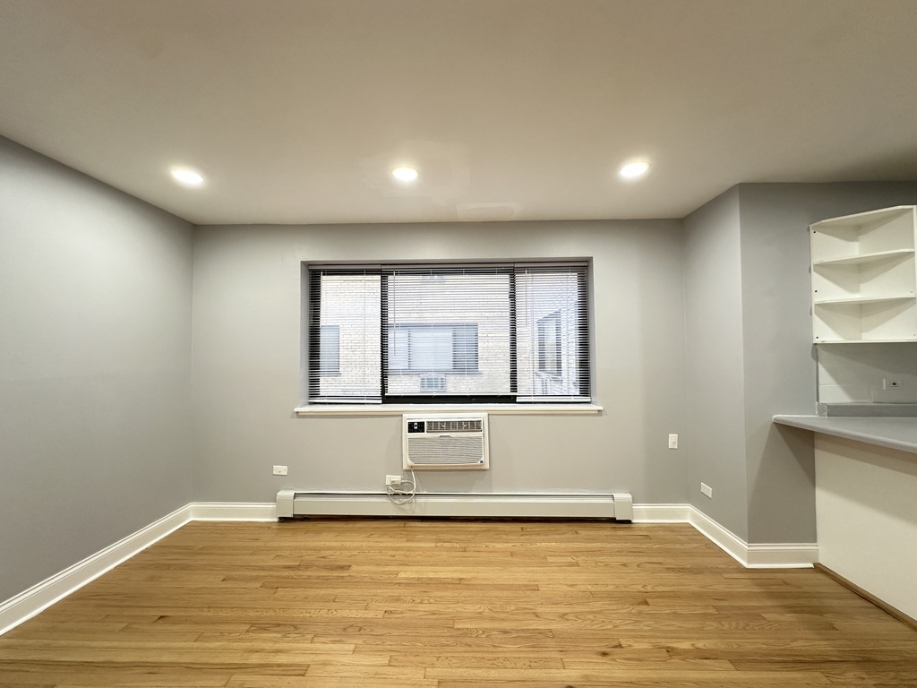 6954 North Sheridan Road, Unit 312 Chicago, IL 60626 - Photo 18 of 21 an empty room with wooden floor and window