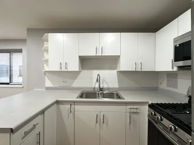 $1,200 | 6954 North Sheridan Road, Unit 312, Chicago, IL 60626