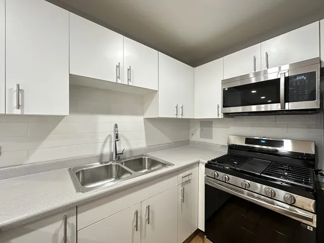 $1,200 | 6954 North Sheridan Road, Unit 312, Chicago, IL 60626
