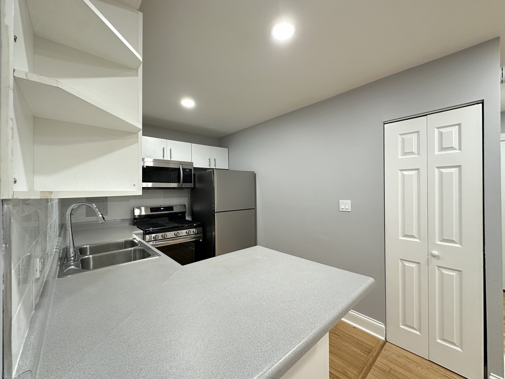 6954 North Sheridan Road, Unit 312 Chicago, IL 60626 - Photo 10 of 21 a kitchen with stainless steel appliances a refrigerator and a stove top oven