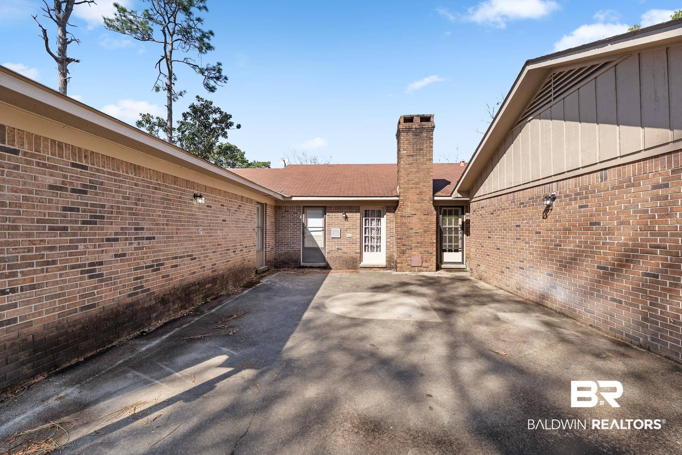 176 Ridgewood Drive Daphne, AL 36526 - Photo 29 of 32 Courtyard