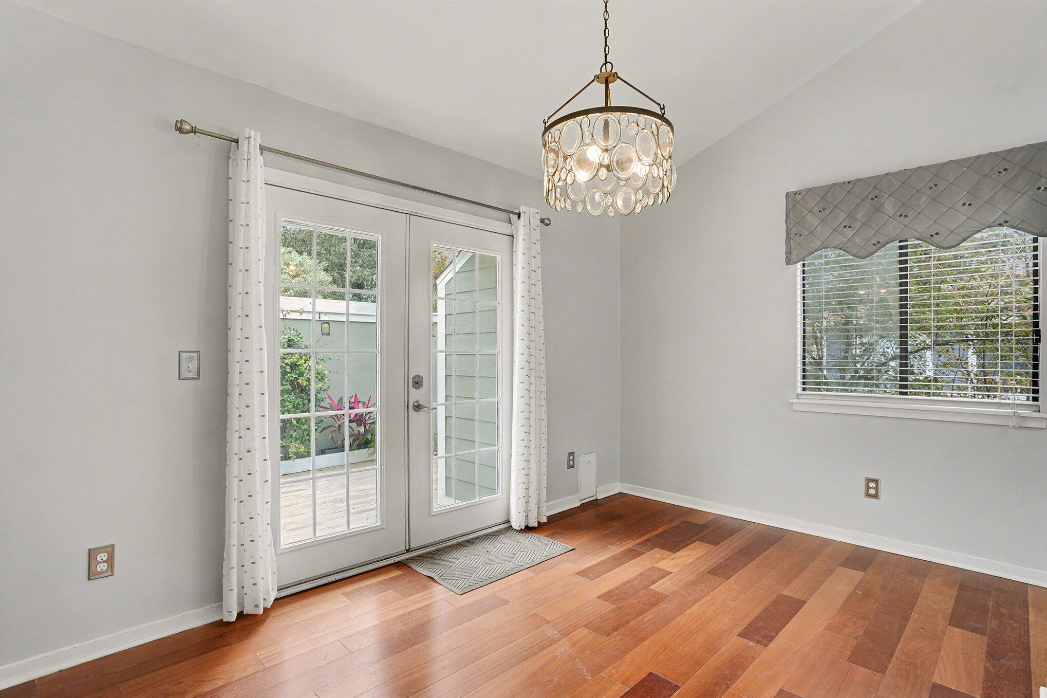 1131 Daffodil Lane Mount Pleasant, SC 29464 - Photo 10 of 36 010_dsc07680_157