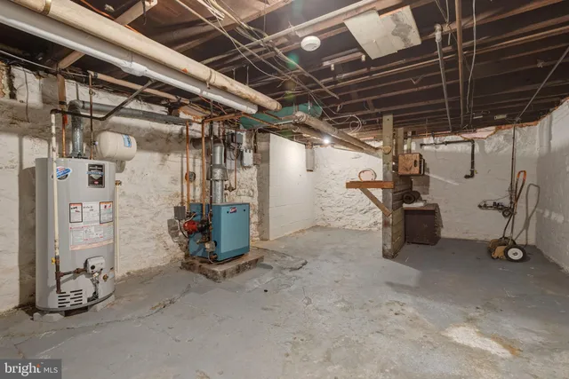 a view of utility room