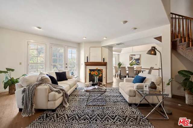 $799,999 | 18135 Burbank Boulevard, Unit 6, Tarzana, CA 91356