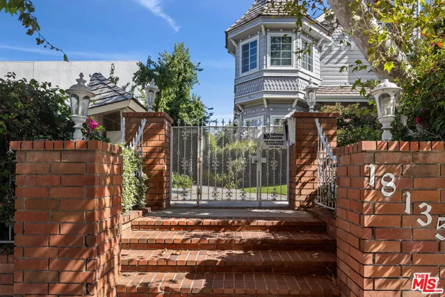 $799,999 | 18135 Burbank Boulevard, Unit 6, Tarzana, CA 91356