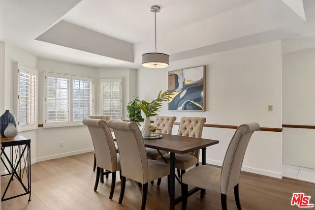 $799,999 | 18135 Burbank Boulevard, Unit 6, Tarzana, CA 91356