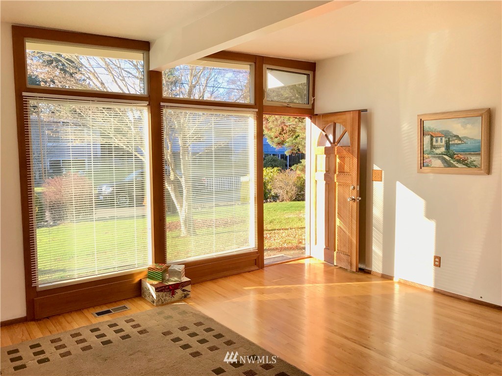 31450 12th Avenue Southwest Federal Way, WA 98023 - Photo 3 of 20